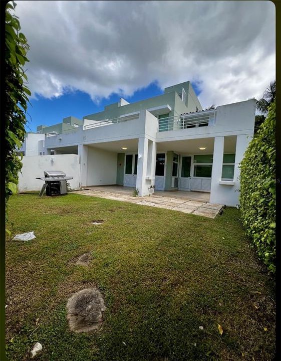 En Venta: $435,000 (4 camas, 3 baños, 2700 Pies cuadrados)