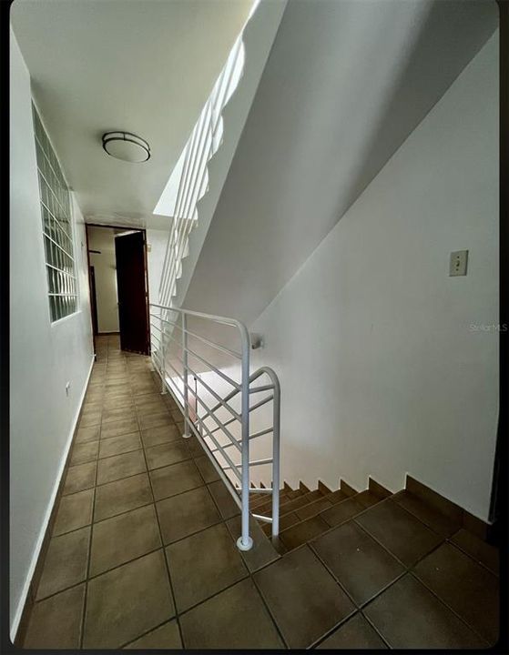En Venta: $435,000 (4 camas, 3 baños, 2700 Pies cuadrados)