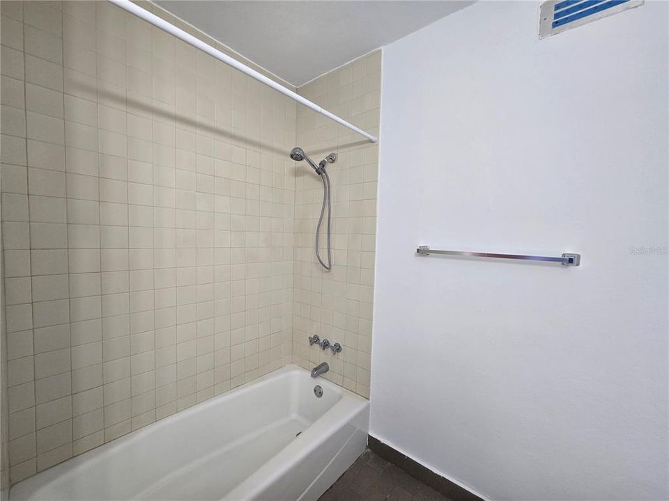 Activo con contrato: $715,000 (3 camas, 2 baños, 1456 Pies cuadrados)