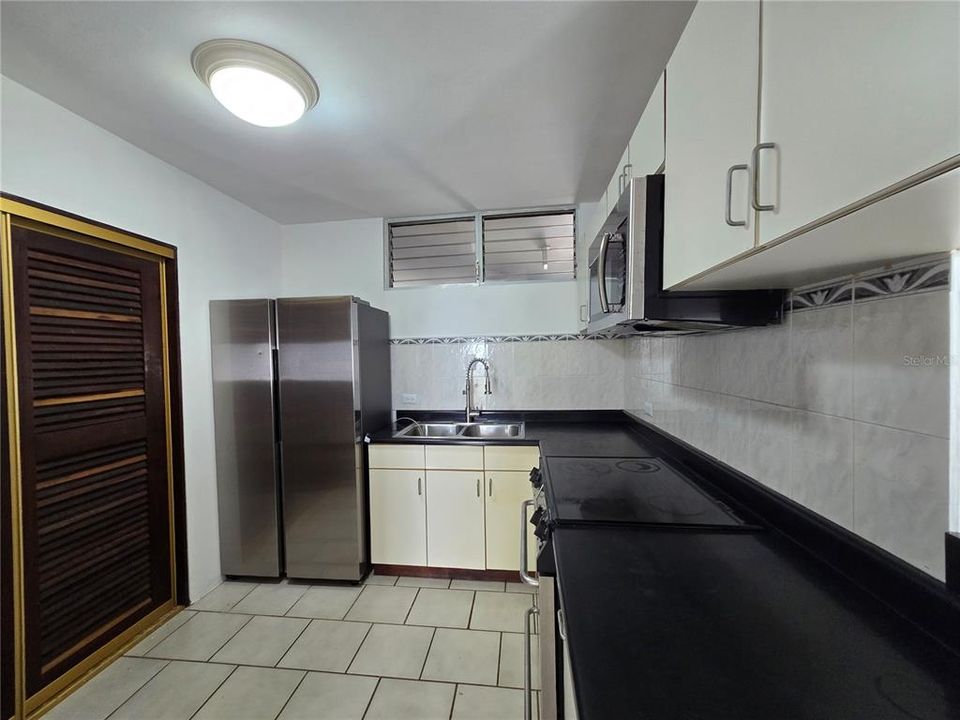 Activo con contrato: $715,000 (3 camas, 2 baños, 1456 Pies cuadrados)