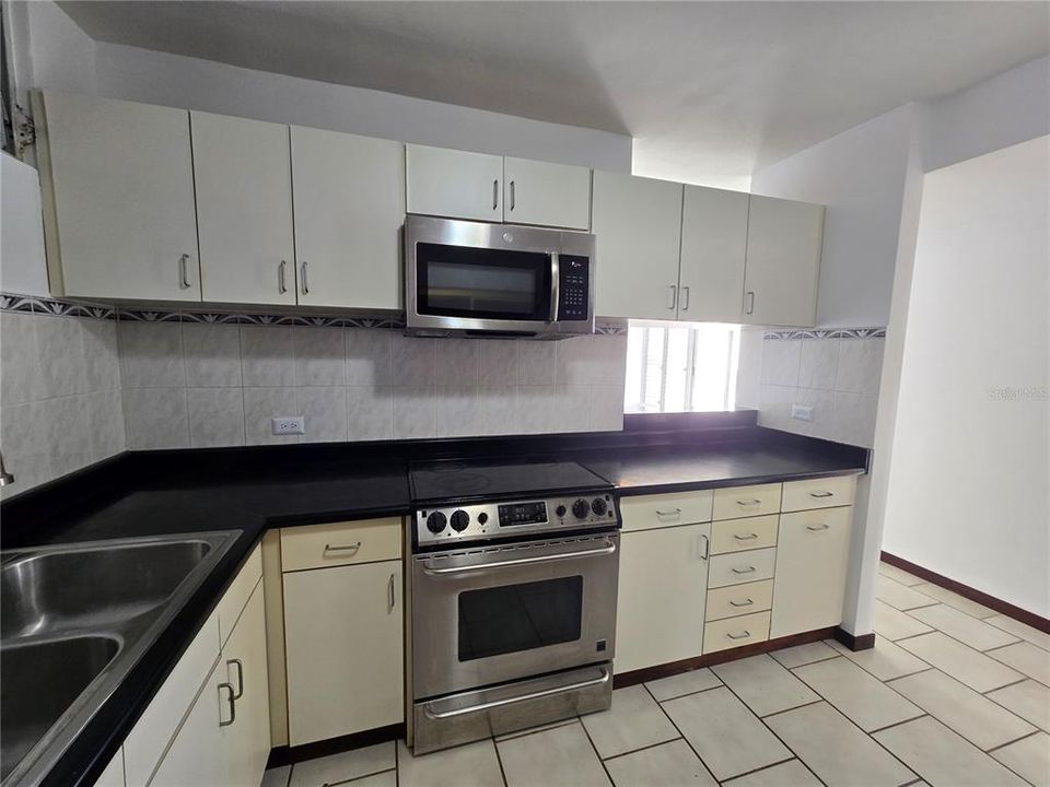 Activo con contrato: $715,000 (3 camas, 2 baños, 1456 Pies cuadrados)