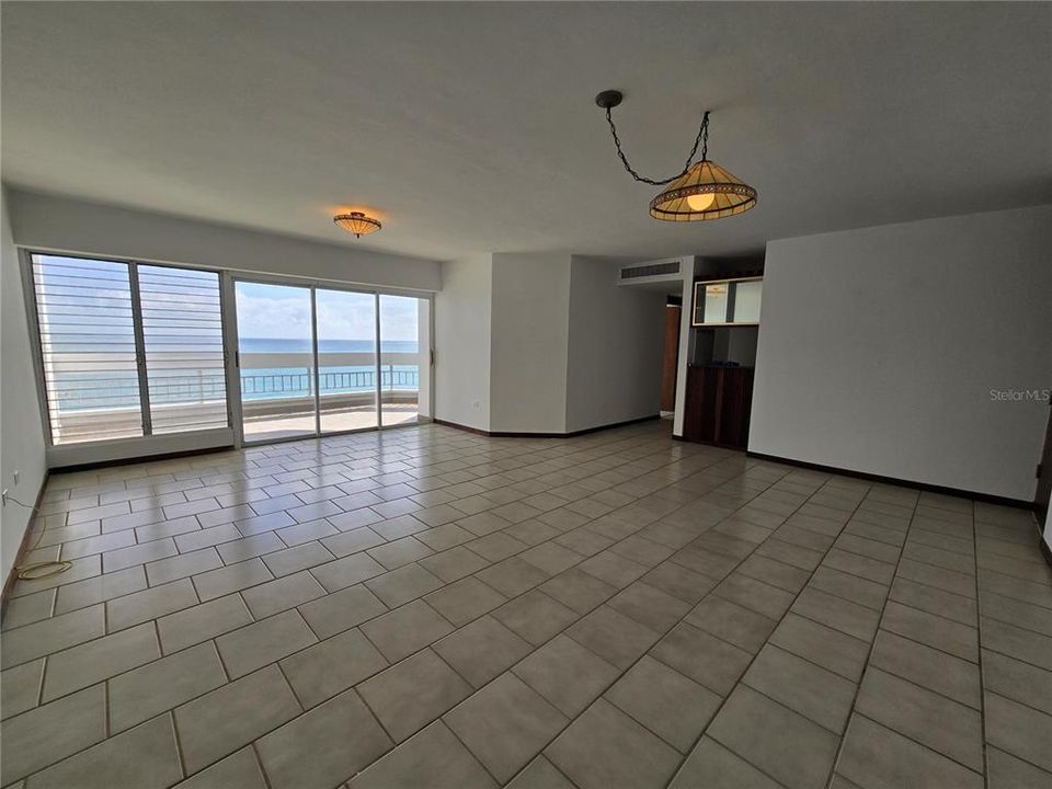 Activo con contrato: $715,000 (3 camas, 2 baños, 1456 Pies cuadrados)