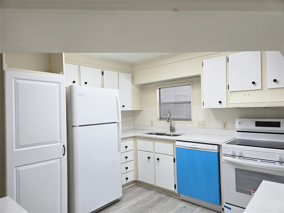 For Sale: $154,500 (2 beds, 2 baths, 1344 Square Feet)