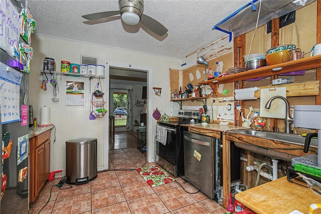 На продажу: $284,900 (4 спален, 2 ванн, 2011 Квадратных фут)