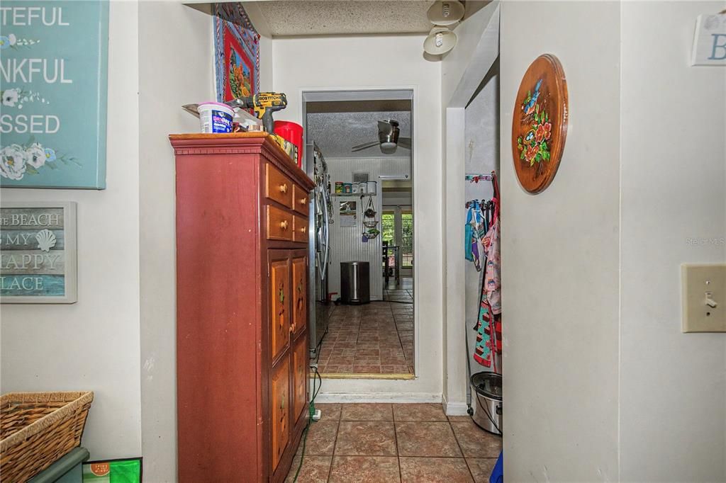 На продажу: $284,900 (4 спален, 2 ванн, 2011 Квадратных фут)