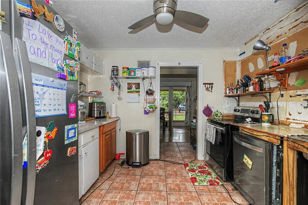На продажу: $284,900 (4 спален, 2 ванн, 2011 Квадратных фут)