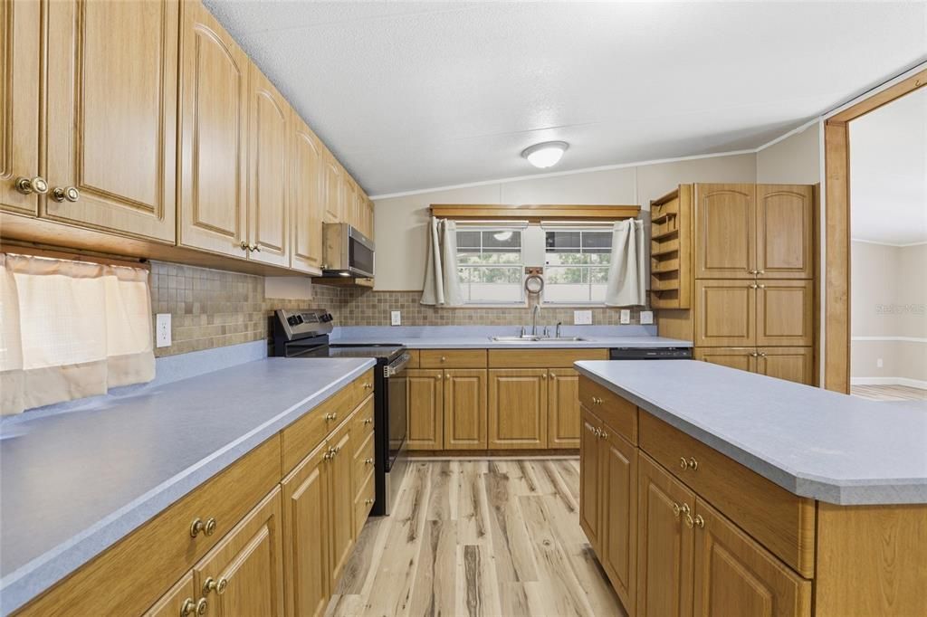 For Sale: $199,000 (3 beds, 2 baths, 1678 Square Feet)