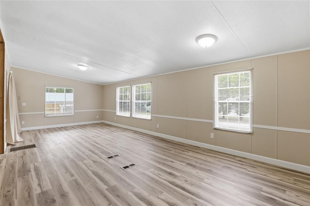 For Sale: $199,000 (3 beds, 2 baths, 1678 Square Feet)