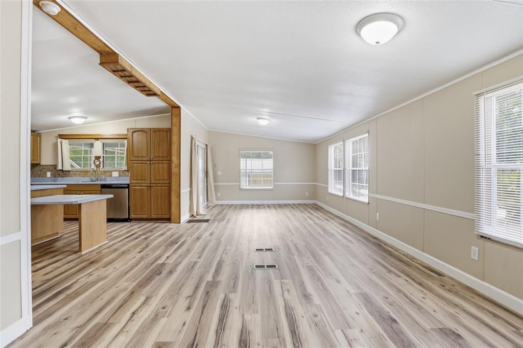 For Sale: $199,000 (3 beds, 2 baths, 1678 Square Feet)