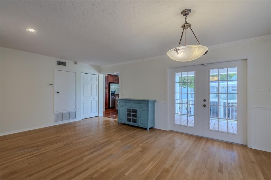 Active With Contract: $874,900 (3 beds, 2 baths, 3384 Square Feet)