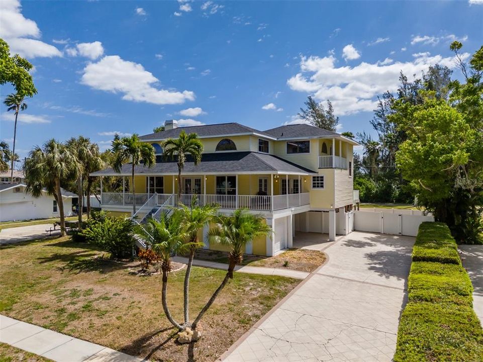 Active With Contract: $874,900 (3 beds, 2 baths, 3384 Square Feet)