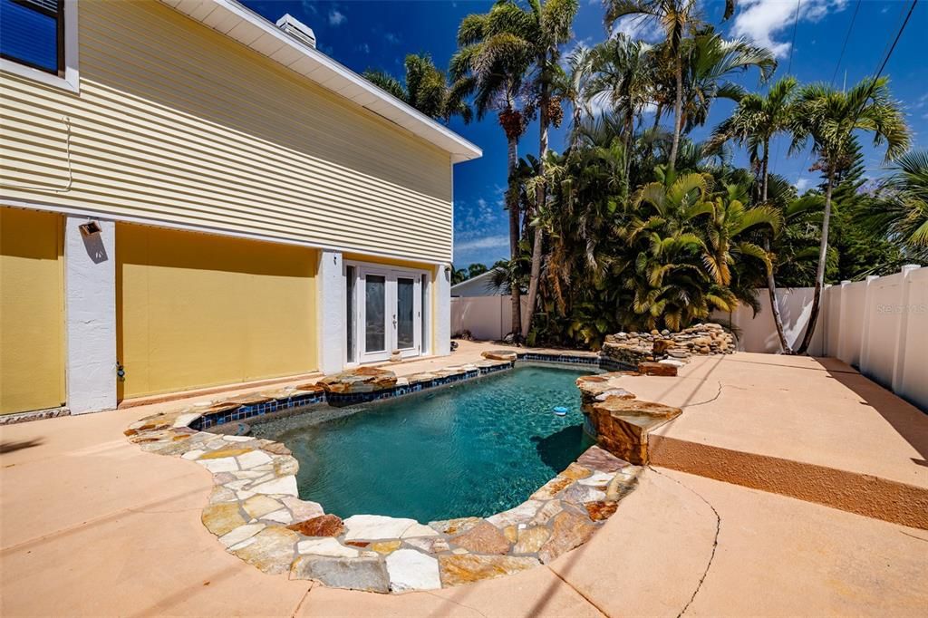 Active With Contract: $874,900 (3 beds, 2 baths, 3384 Square Feet)