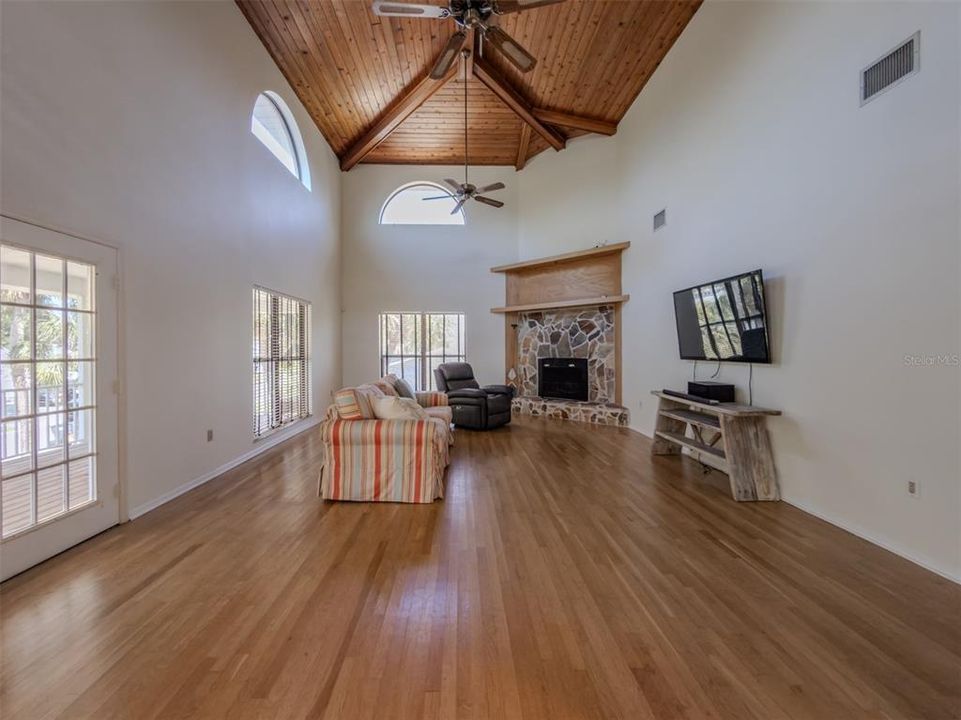 Active With Contract: $874,900 (3 beds, 2 baths, 3384 Square Feet)