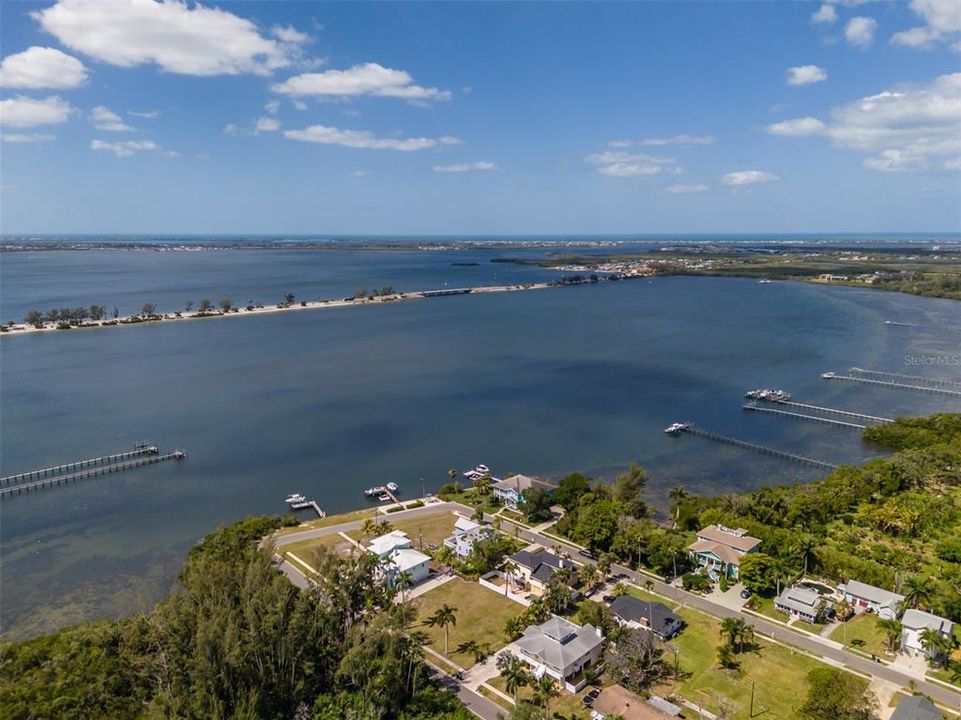 Active With Contract: $874,900 (3 beds, 2 baths, 3384 Square Feet)
