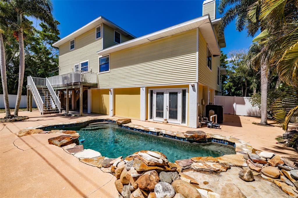Active With Contract: $874,900 (3 beds, 2 baths, 3384 Square Feet)