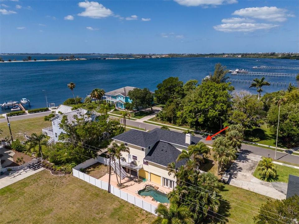 Active With Contract: $874,900 (3 beds, 2 baths, 3384 Square Feet)