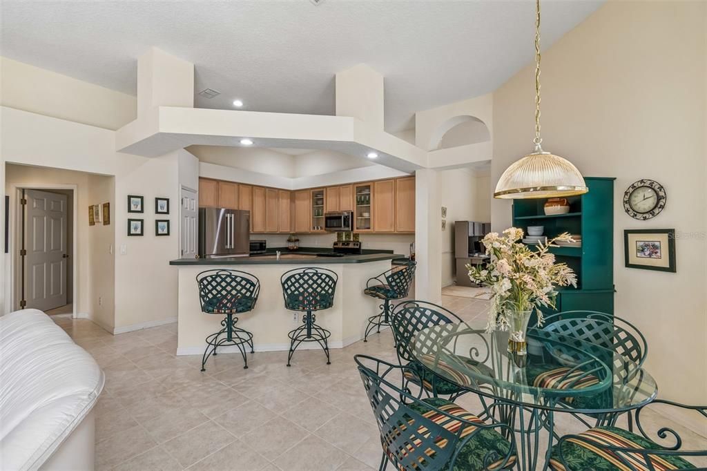 Activo con contrato: $725,000 (4 camas, 3 baños, 2745 Pies cuadrados)