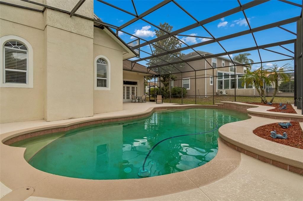 Activo con contrato: $725,000 (4 camas, 3 baños, 2745 Pies cuadrados)