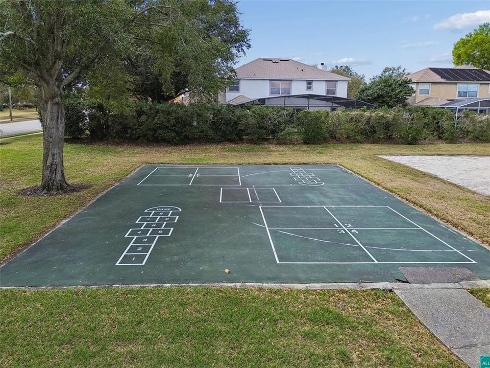 Activo con contrato: $725,000 (4 camas, 3 baños, 2745 Pies cuadrados)