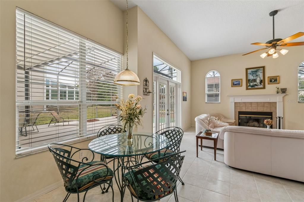 Activo con contrato: $725,000 (4 camas, 3 baños, 2745 Pies cuadrados)