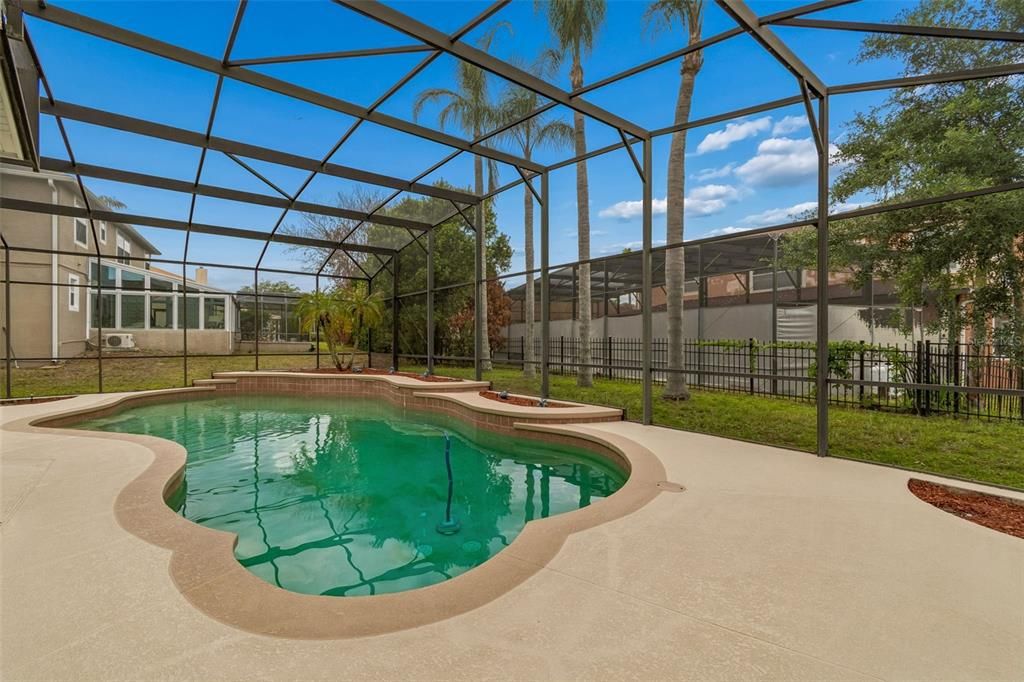 Activo con contrato: $725,000 (4 camas, 3 baños, 2745 Pies cuadrados)