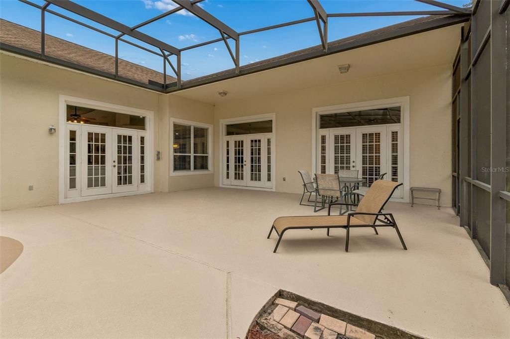 Activo con contrato: $725,000 (4 camas, 3 baños, 2745 Pies cuadrados)