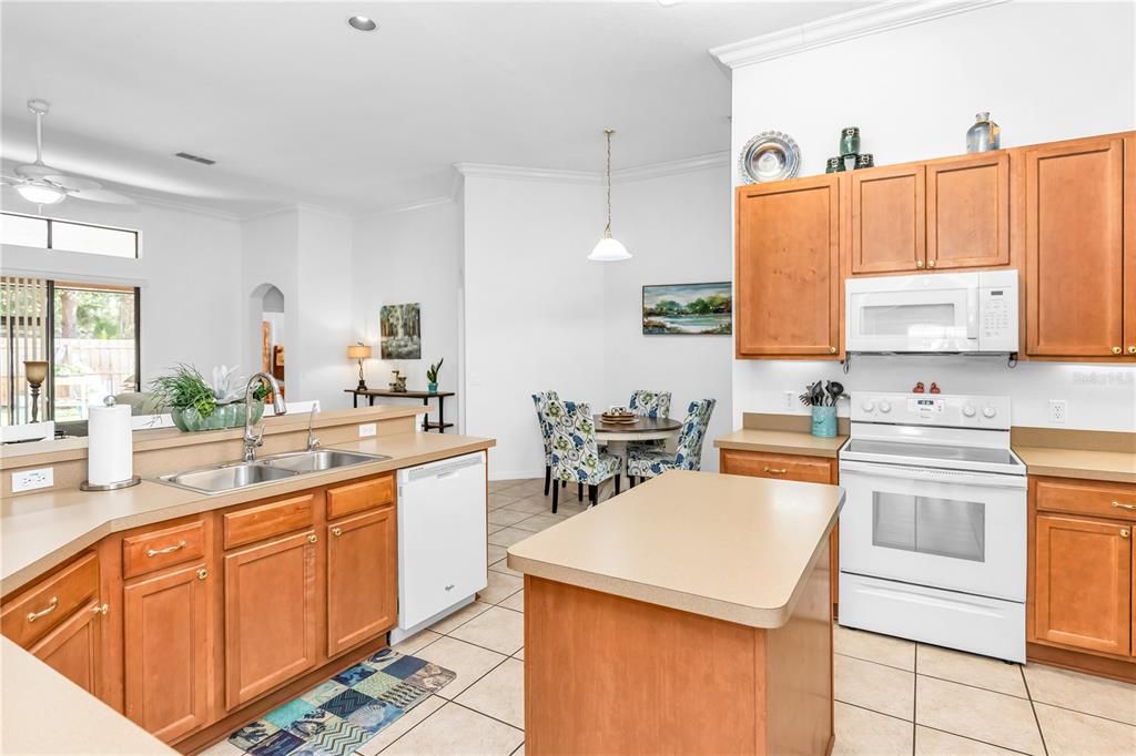 For Sale: $449,900 (4 beds, 3 baths, 2738 Square Feet)