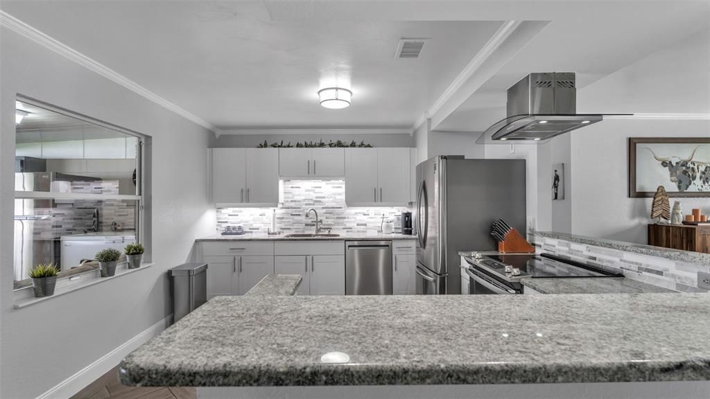 Activo con contrato: $380,000 (3 camas, 2 baños, 1669 Pies cuadrados)