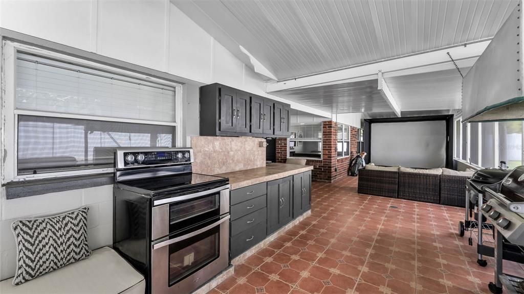 Activo con contrato: $380,000 (3 camas, 2 baños, 1669 Pies cuadrados)