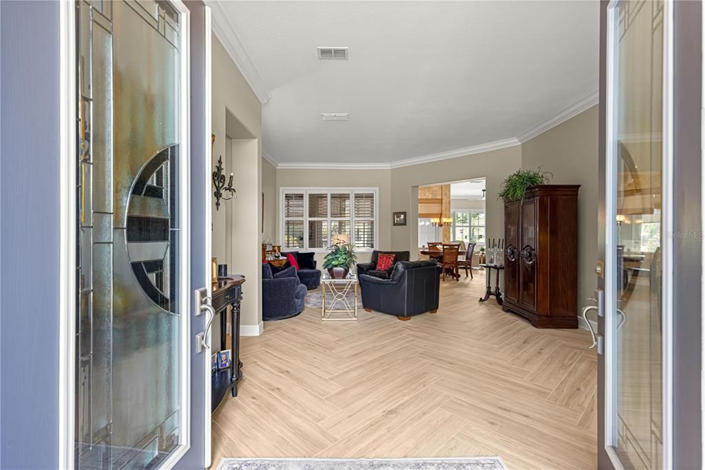 For Sale: $468,000 (2 beds, 2 baths, 2368 Square Feet)
