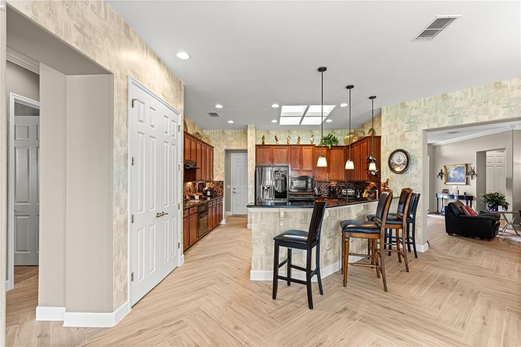 For Sale: $468,000 (2 beds, 2 baths, 2368 Square Feet)
