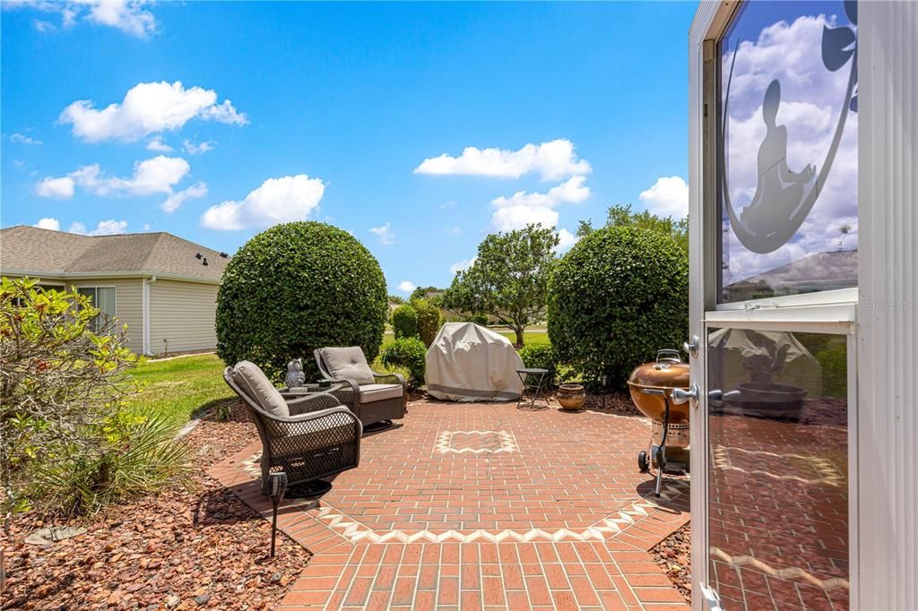 For Sale: $468,000 (2 beds, 2 baths, 2368 Square Feet)