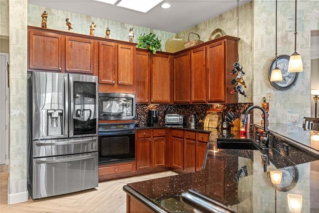 For Sale: $468,000 (2 beds, 2 baths, 2368 Square Feet)