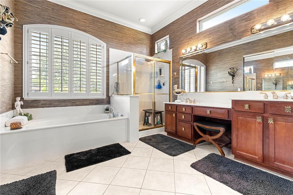For Sale: $468,000 (2 beds, 2 baths, 2368 Square Feet)