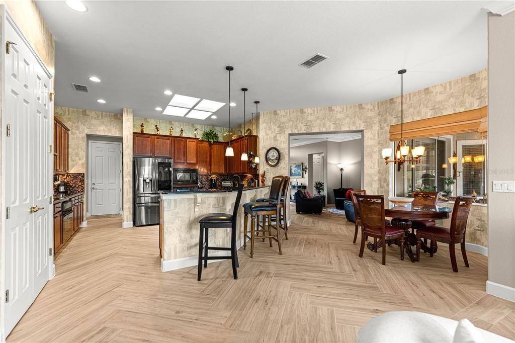 For Sale: $468,000 (2 beds, 2 baths, 2368 Square Feet)