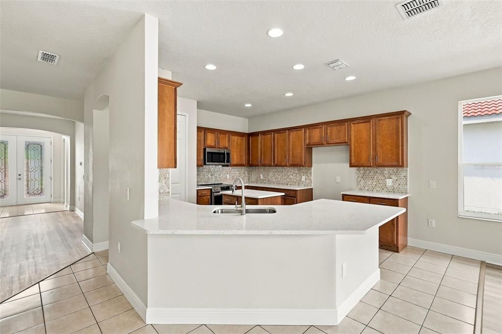 En Venta: $595,000 (4 camas, 3 baños, 3823 Pies cuadrados)