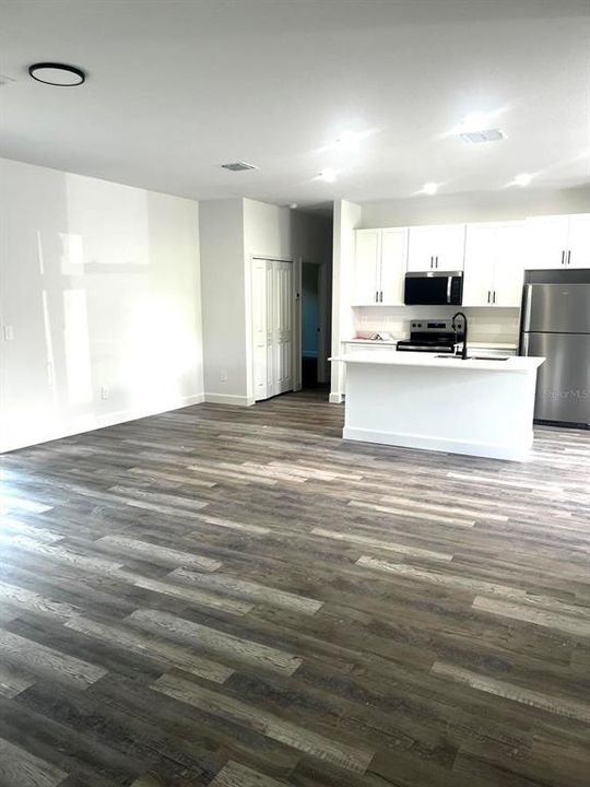 В аренду: $2,200 (4 спален, 2 ванн, 1636 Квадратных фут)