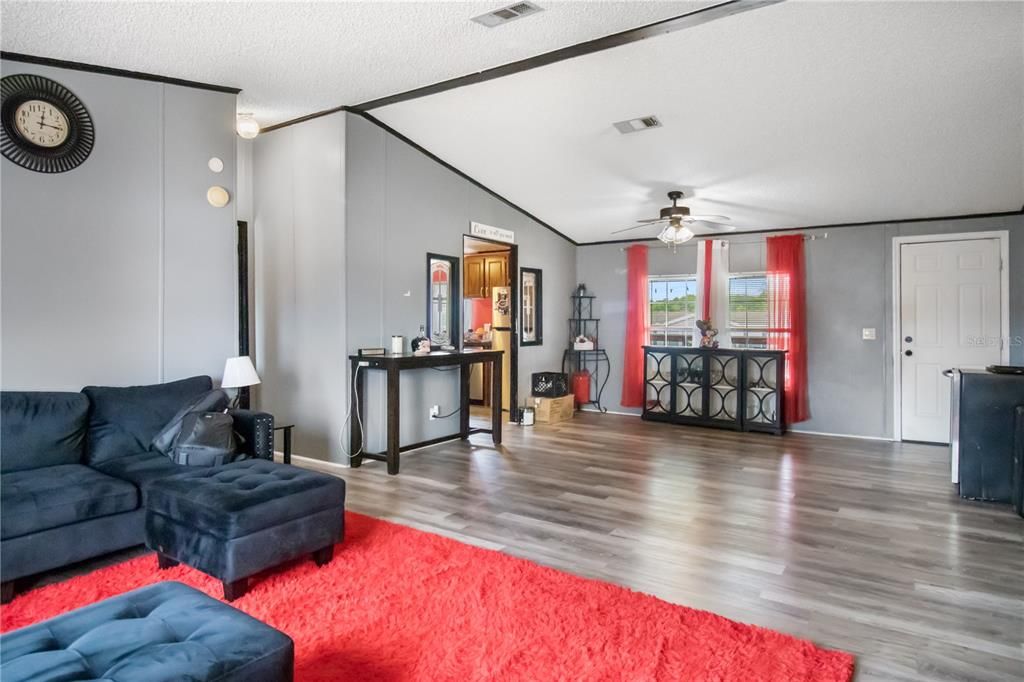 En Venta: $189,900 (3 camas, 2 baños, 1620 Pies cuadrados)