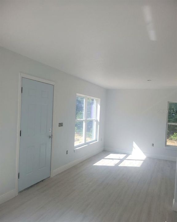 For Sale: $225,000 (3 beds, 2 baths, 1070 Square Feet)