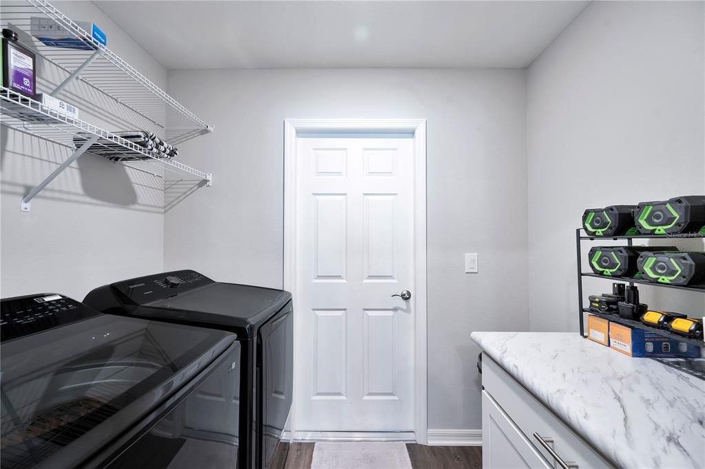 For Sale: $299,999 (3 beds, 2 baths, 1594 Square Feet)