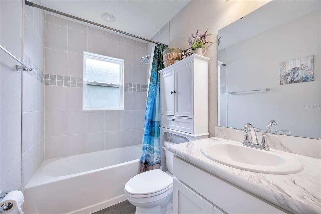 For Sale: $299,999 (3 beds, 2 baths, 1594 Square Feet)