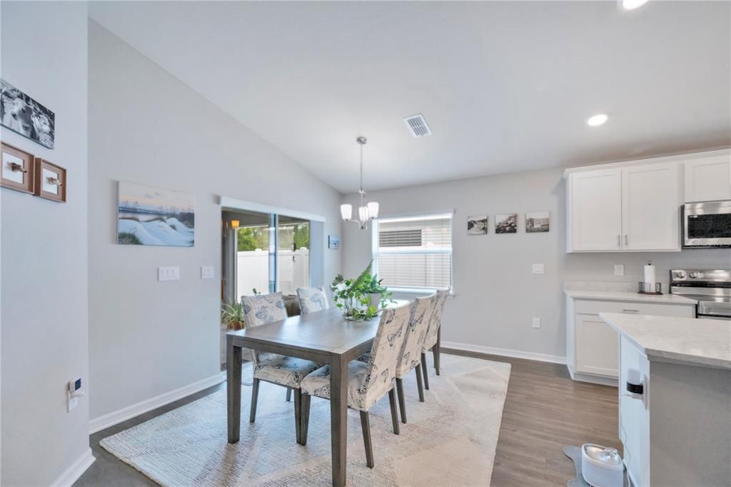 For Sale: $299,999 (3 beds, 2 baths, 1594 Square Feet)