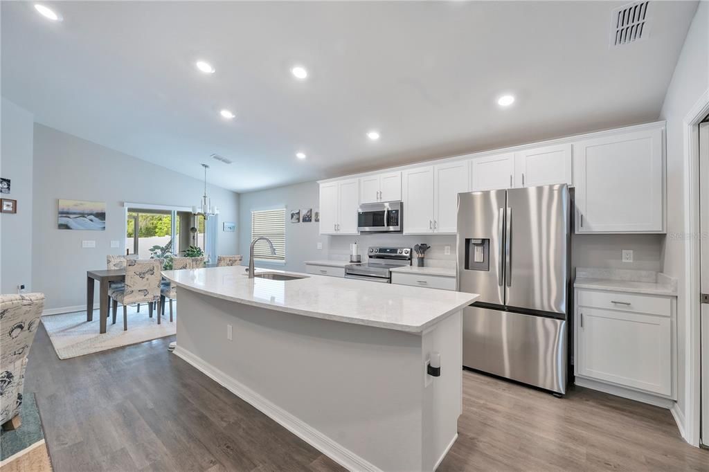 For Sale: $299,999 (3 beds, 2 baths, 1594 Square Feet)