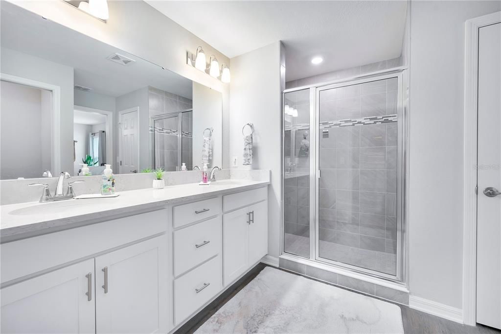 For Sale: $299,999 (3 beds, 2 baths, 1594 Square Feet)