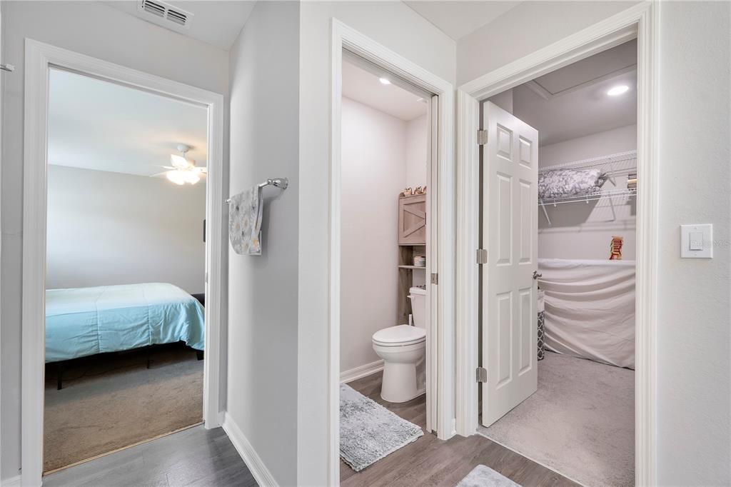 For Sale: $299,999 (3 beds, 2 baths, 1594 Square Feet)