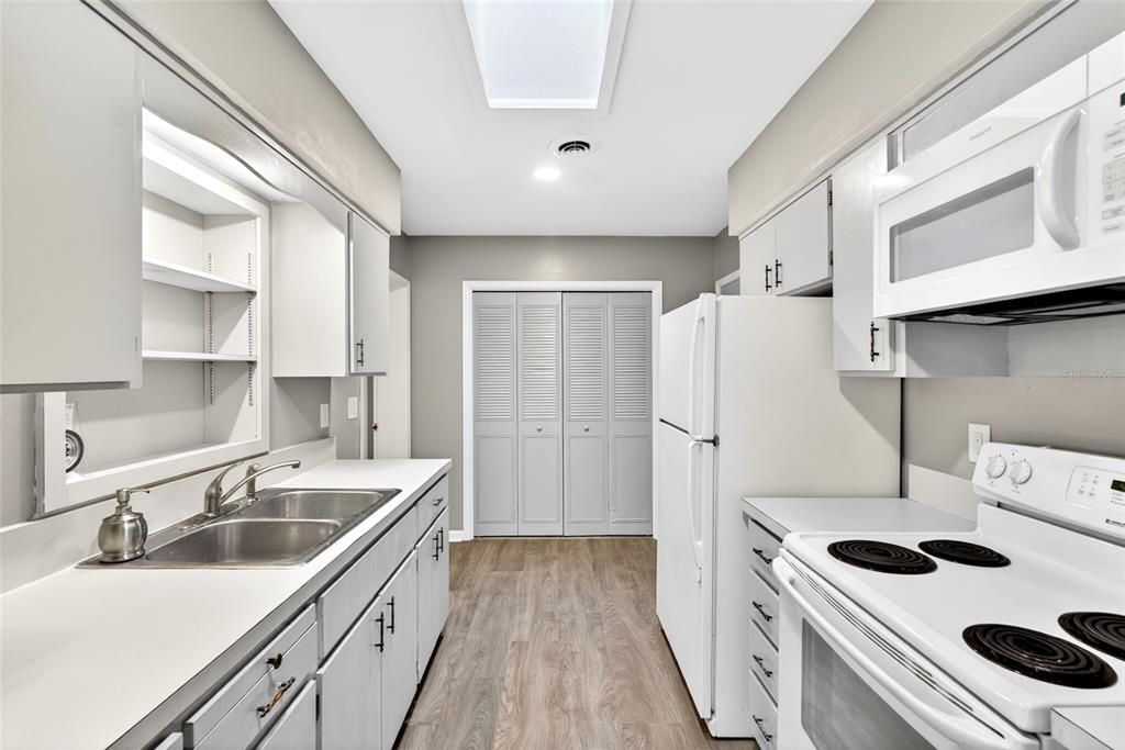 For Rent: $1,795 (3 beds, 2 baths, 1250 Square Feet)