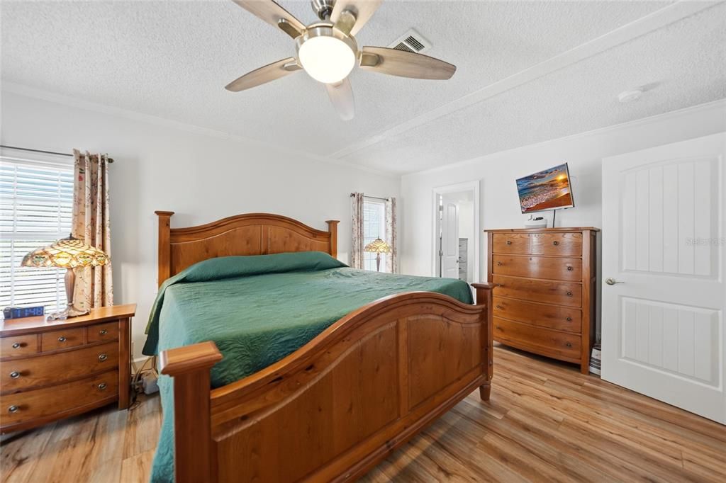 На продажу: $199,000 (2 спален, 2 ванн, 1456 Квадратных фут)