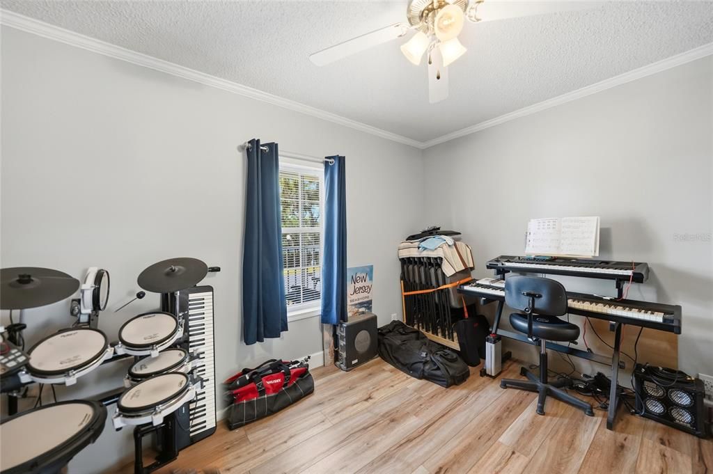На продажу: $199,000 (2 спален, 2 ванн, 1456 Квадратных фут)