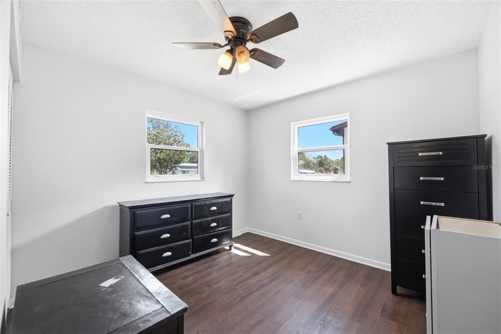 For Sale: $189,000 (2 beds, 1 baths, 880 Square Feet)