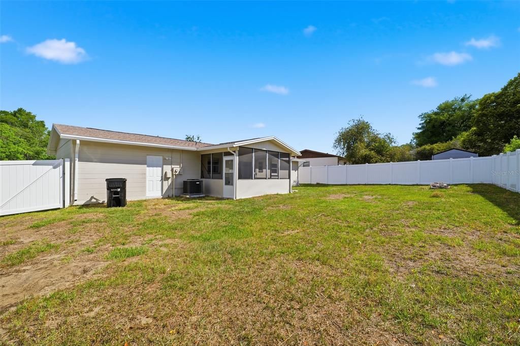 For Sale: $189,000 (2 beds, 1 baths, 880 Square Feet)